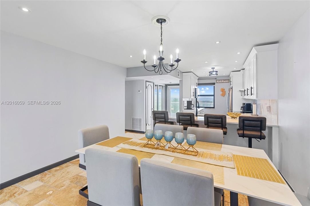 В аренду: $4,200 (2 спален, 2 ванн, 1002 Квадратных фут)