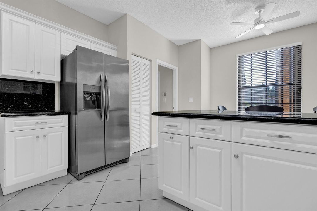 Eat-in Kitchen