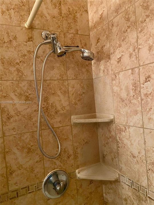На продажу: $93,900 (1 спален, 1 ванн, 620 Квадратных фут)