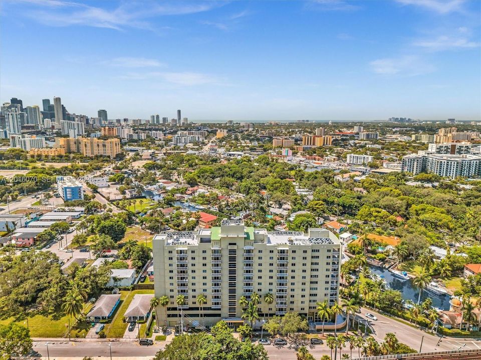 For Sale: $350,000 (2 beds, 2 baths, 891 Square Feet)
