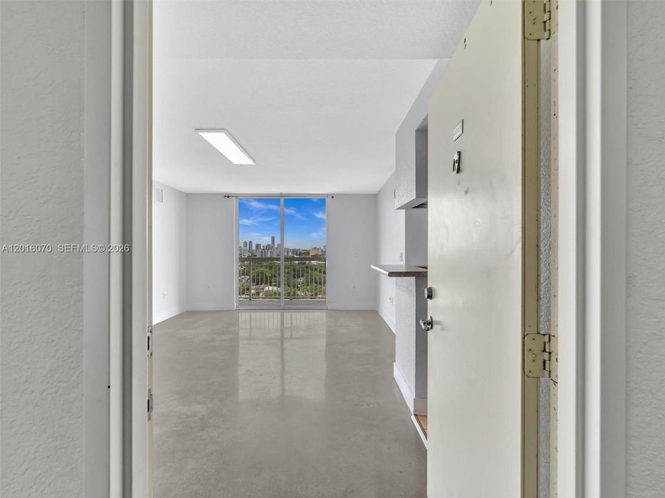 For Sale: $350,000 (2 beds, 2 baths, 891 Square Feet)