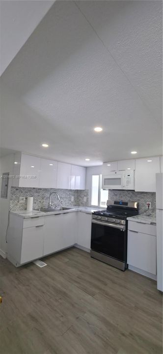 For Sale: $215,000 (3 beds, 2 baths, 595 Square Feet)