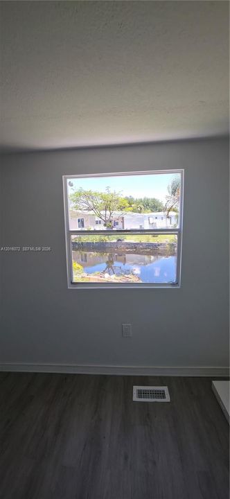 For Sale: $215,000 (3 beds, 2 baths, 595 Square Feet)