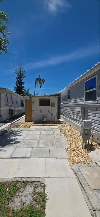 For Sale: $215,000 (3 beds, 2 baths, 595 Square Feet)