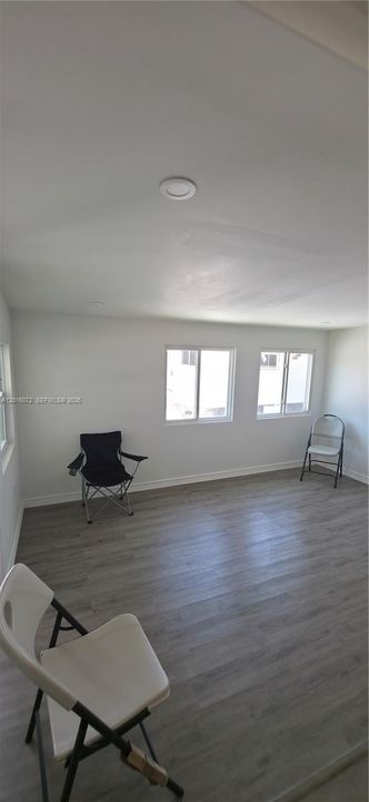 For Sale: $215,000 (3 beds, 2 baths, 595 Square Feet)