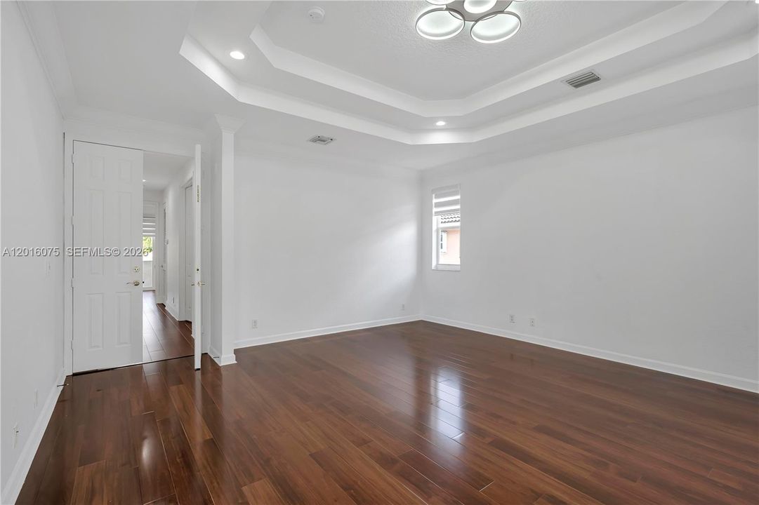 Active With Contract: $5,995 (5 beds, 6 baths, 3779 Square Feet)