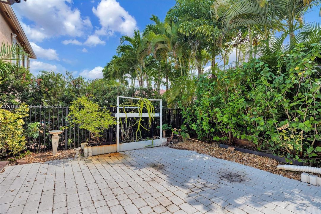 Active With Contract: $5,995 (5 beds, 6 baths, 3779 Square Feet)