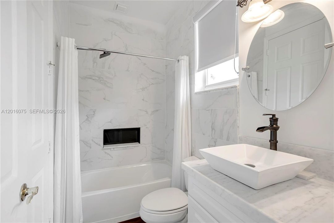 Active With Contract: $5,995 (5 beds, 6 baths, 3779 Square Feet)