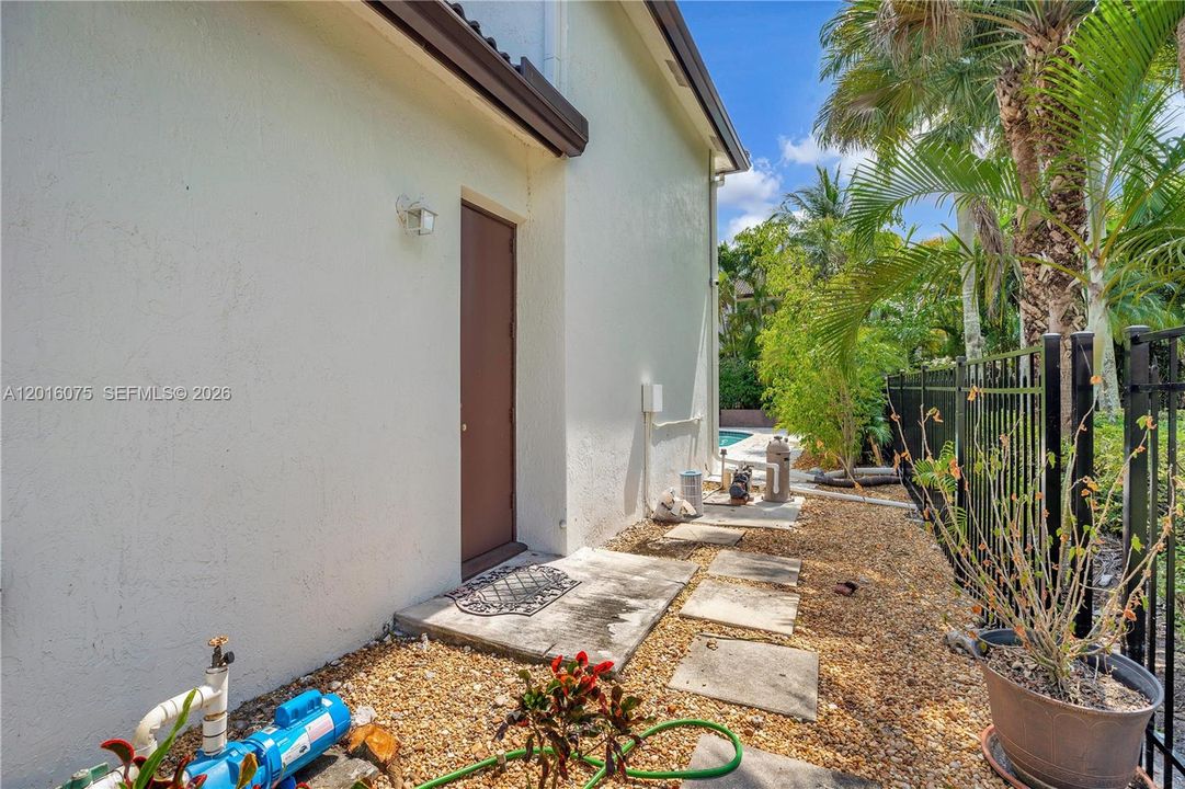 Active With Contract: $5,995 (5 beds, 6 baths, 3779 Square Feet)