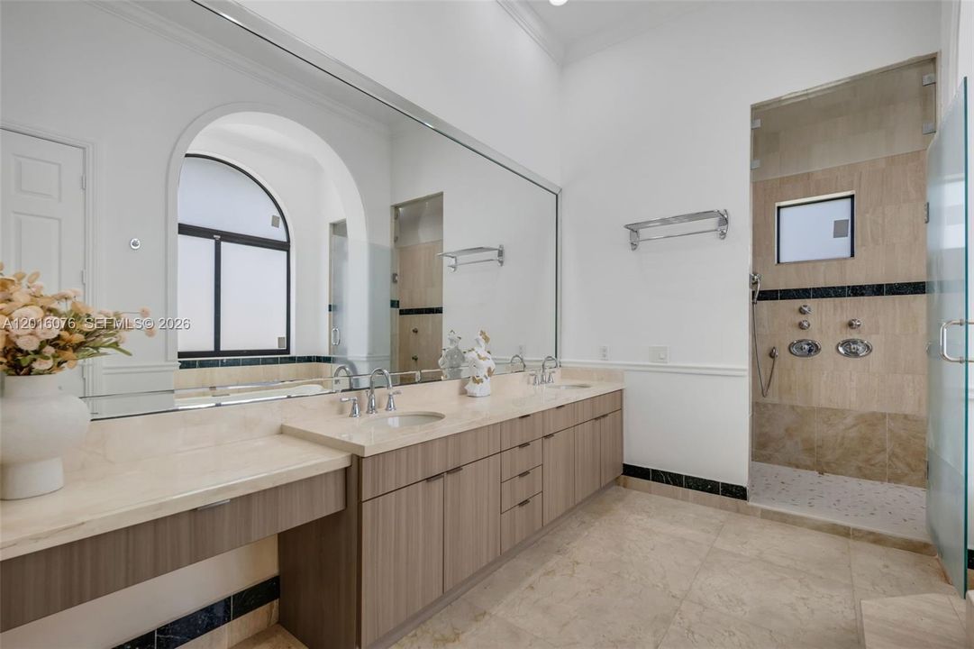 En Venta: $3,200,000 (6 camas, 7 baños, 6140 Pies cuadrados)