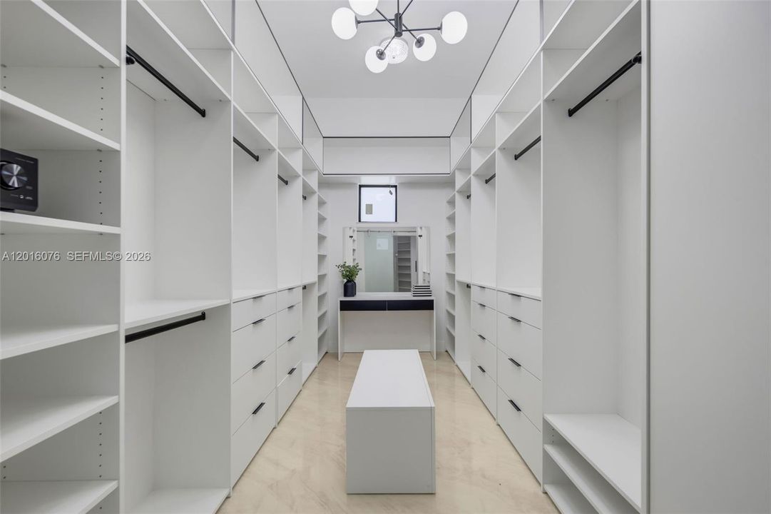 En Venta: $3,200,000 (6 camas, 7 baños, 6140 Pies cuadrados)