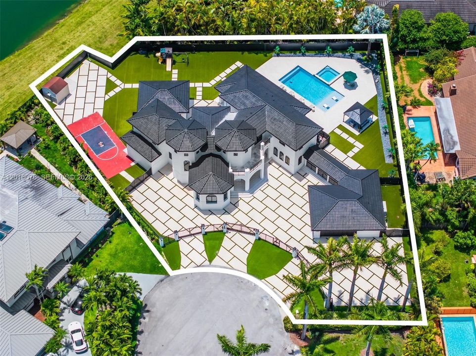 En Venta: $3,200,000 (6 camas, 7 baños, 6140 Pies cuadrados)