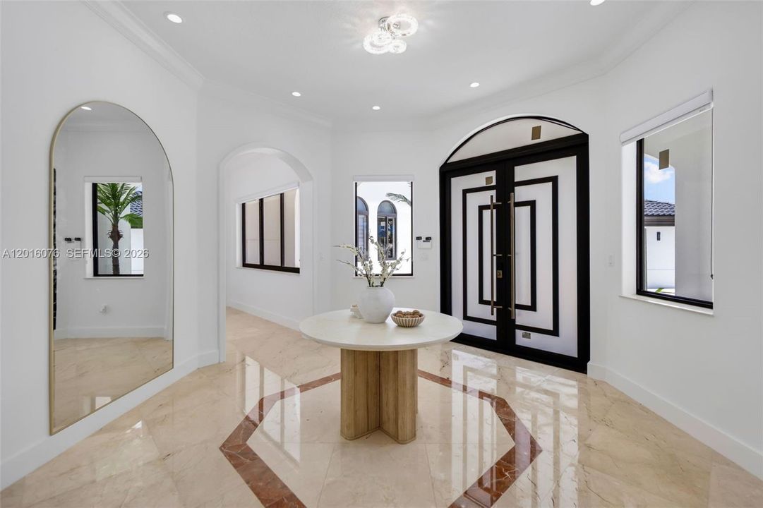 En Venta: $3,200,000 (6 camas, 7 baños, 6140 Pies cuadrados)