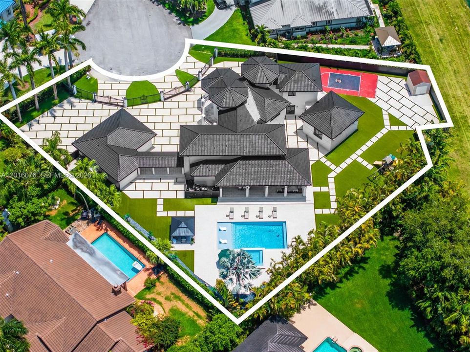 En Venta: $3,200,000 (6 camas, 7 baños, 6140 Pies cuadrados)