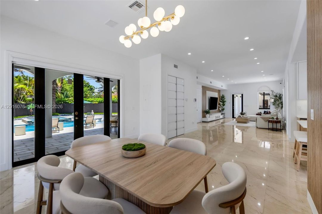 En Venta: $3,200,000 (6 camas, 7 baños, 6140 Pies cuadrados)
