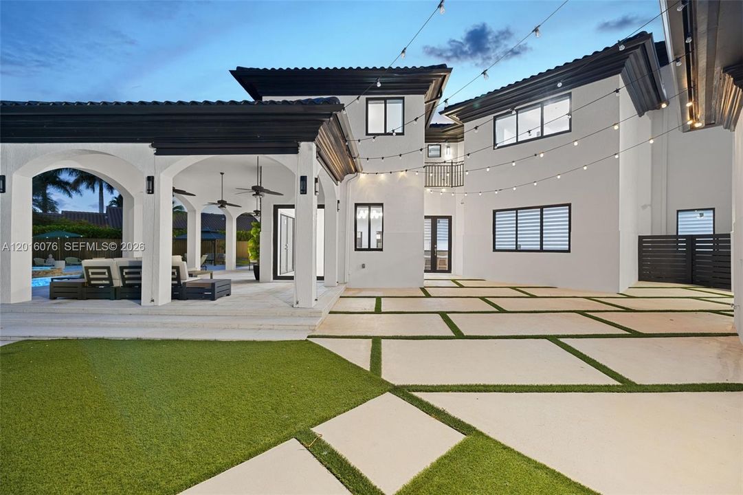 En Venta: $3,200,000 (6 camas, 7 baños, 6140 Pies cuadrados)