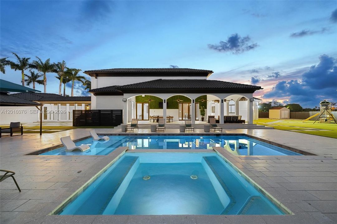 En Venta: $3,200,000 (6 camas, 7 baños, 6140 Pies cuadrados)