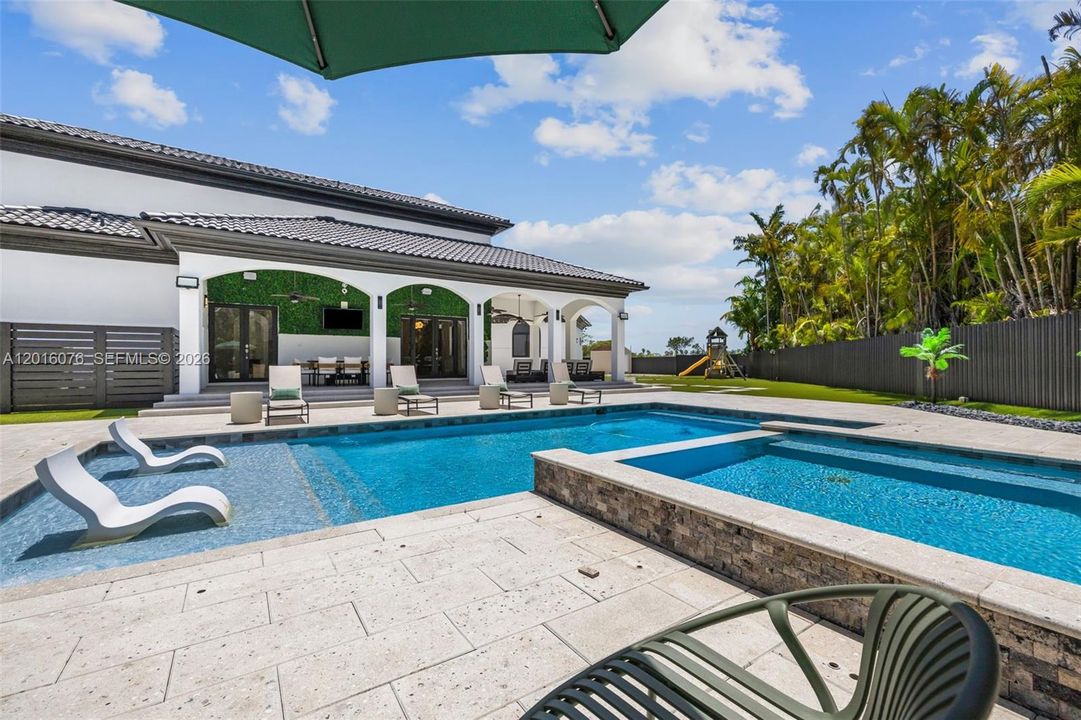 En Venta: $3,200,000 (6 camas, 7 baños, 6140 Pies cuadrados)