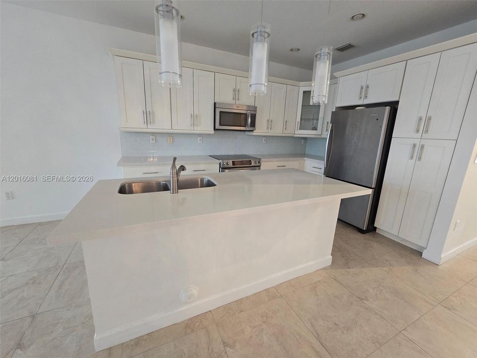 For Rent: $4,450 (4 beds, 3 baths, 2328 Square Feet)