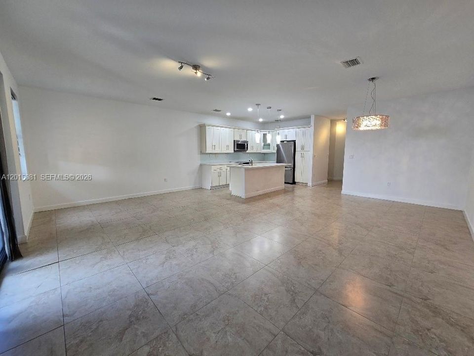 For Rent: $4,450 (4 beds, 3 baths, 2328 Square Feet)