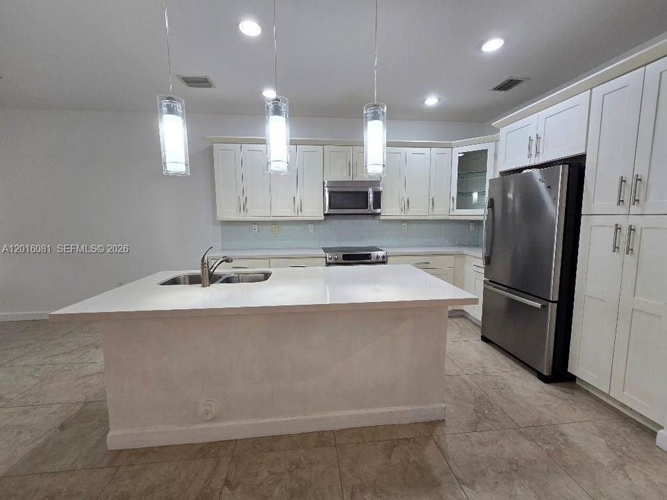 For Rent: $4,450 (4 beds, 3 baths, 2328 Square Feet)