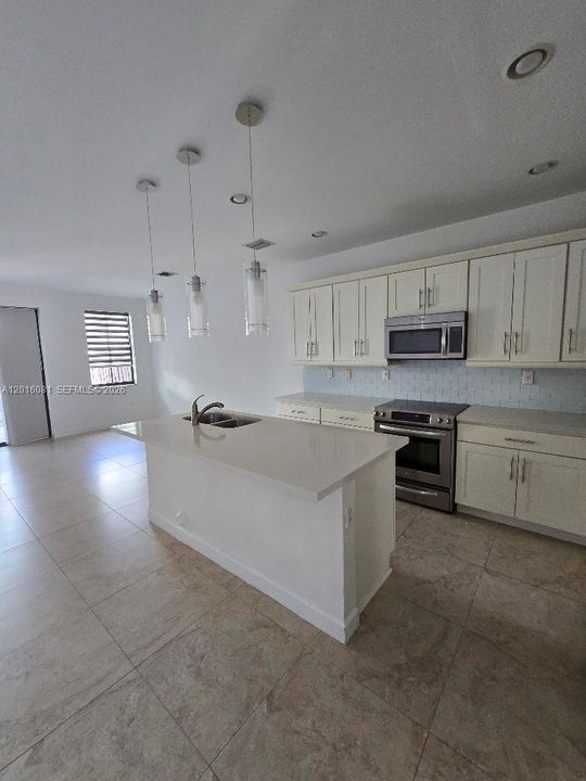 For Rent: $4,450 (4 beds, 3 baths, 2328 Square Feet)
