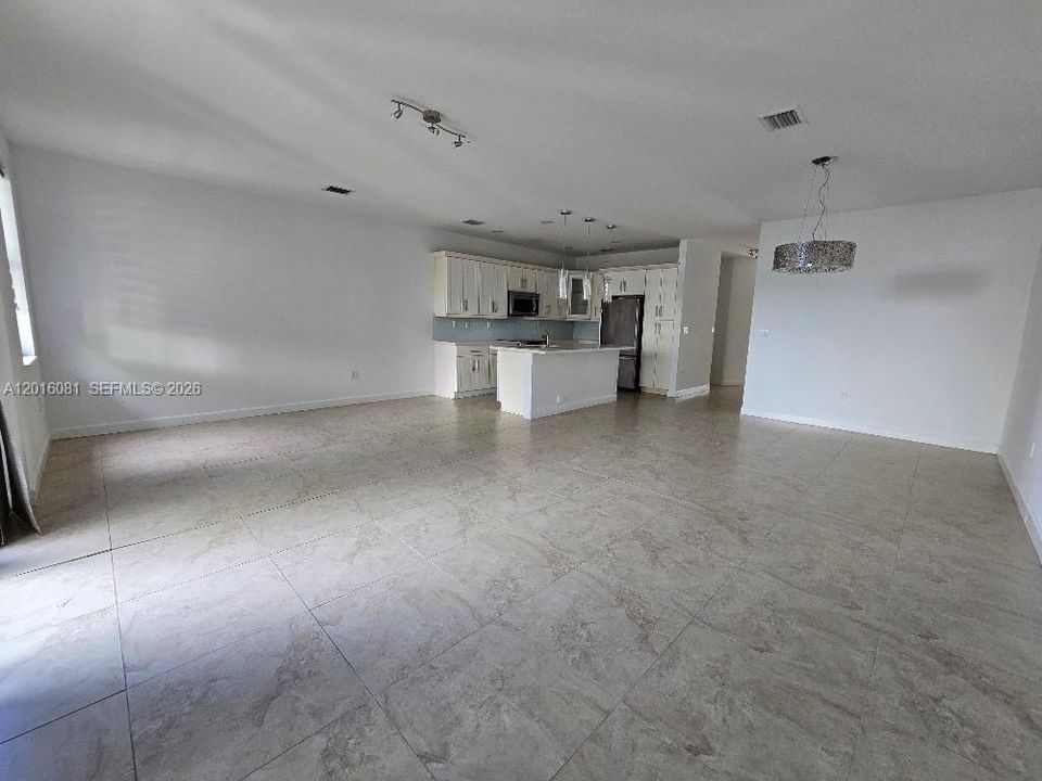 For Rent: $4,450 (4 beds, 3 baths, 2328 Square Feet)