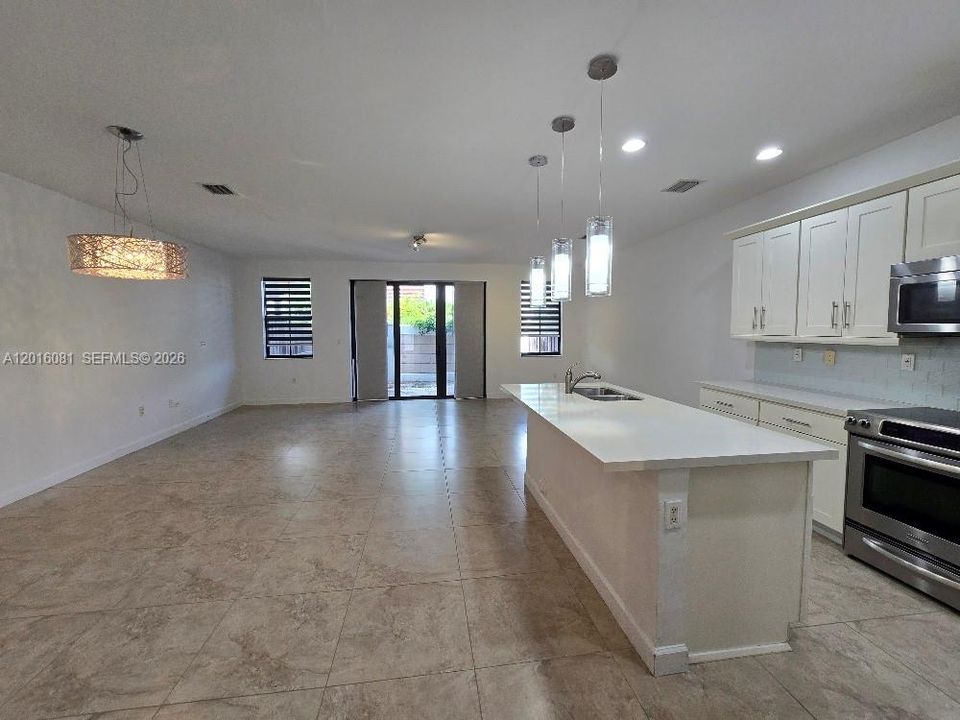 For Rent: $4,450 (4 beds, 3 baths, 2328 Square Feet)