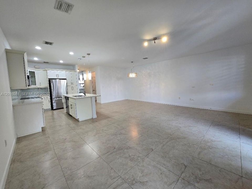 For Rent: $4,450 (4 beds, 3 baths, 2328 Square Feet)