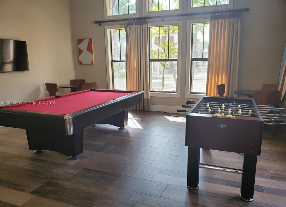 For Rent: $4,450 (4 beds, 3 baths, 2328 Square Feet)