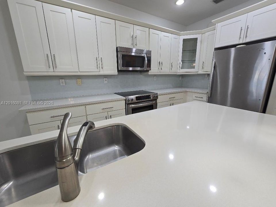 For Rent: $4,450 (4 beds, 3 baths, 2328 Square Feet)