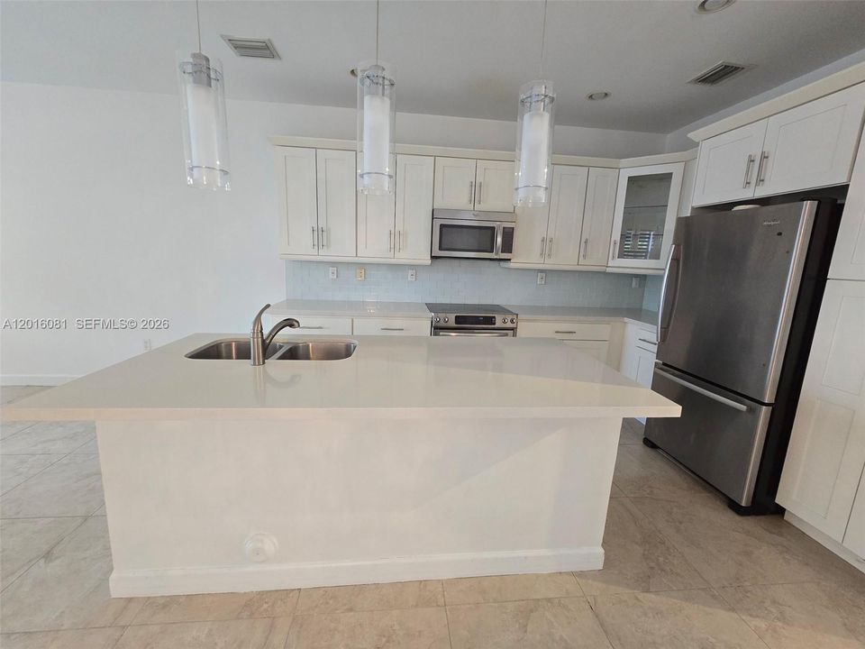 For Rent: $4,450 (4 beds, 3 baths, 2328 Square Feet)