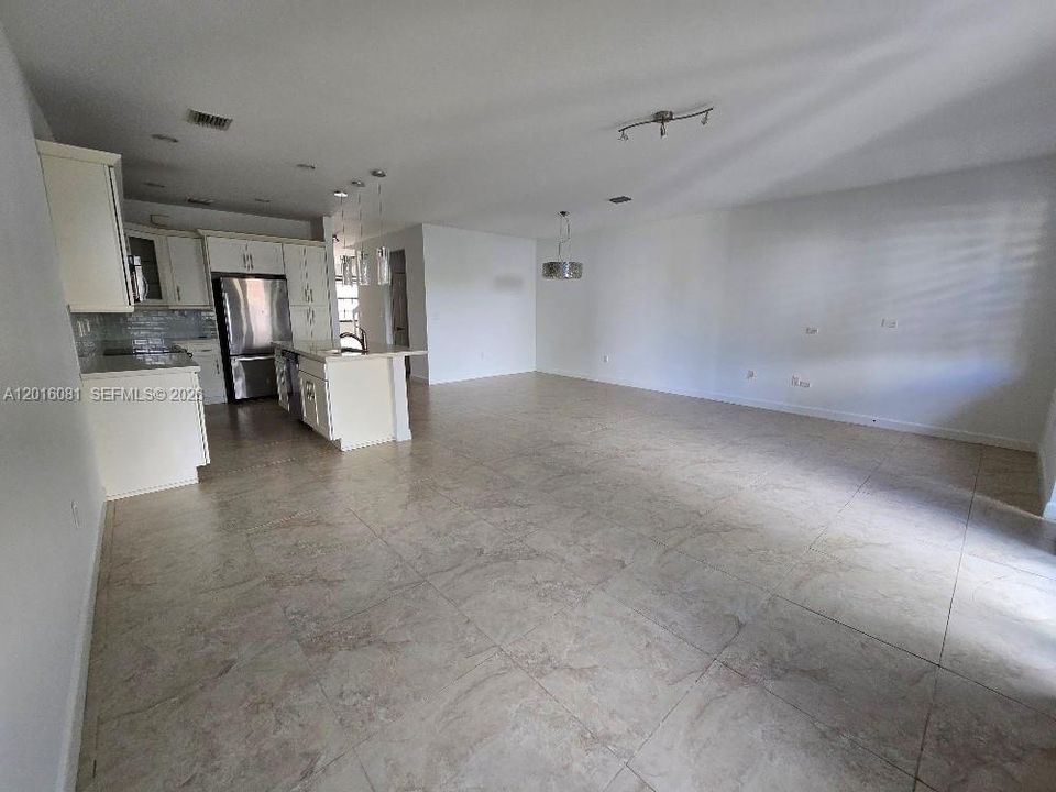 For Rent: $4,450 (4 beds, 3 baths, 2328 Square Feet)