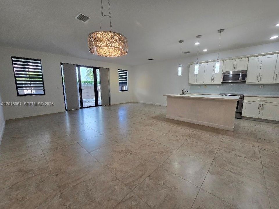 For Rent: $4,450 (4 beds, 3 baths, 2328 Square Feet)