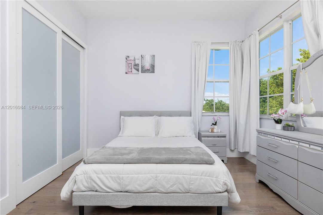 For Rent: $8,750 (5 beds, 4 baths, 3762 Square Feet)