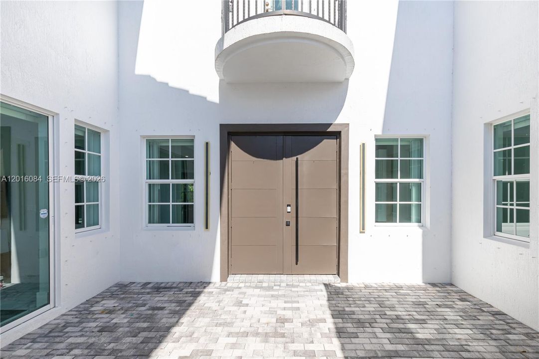 For Rent: $8,750 (5 beds, 4 baths, 3762 Square Feet)