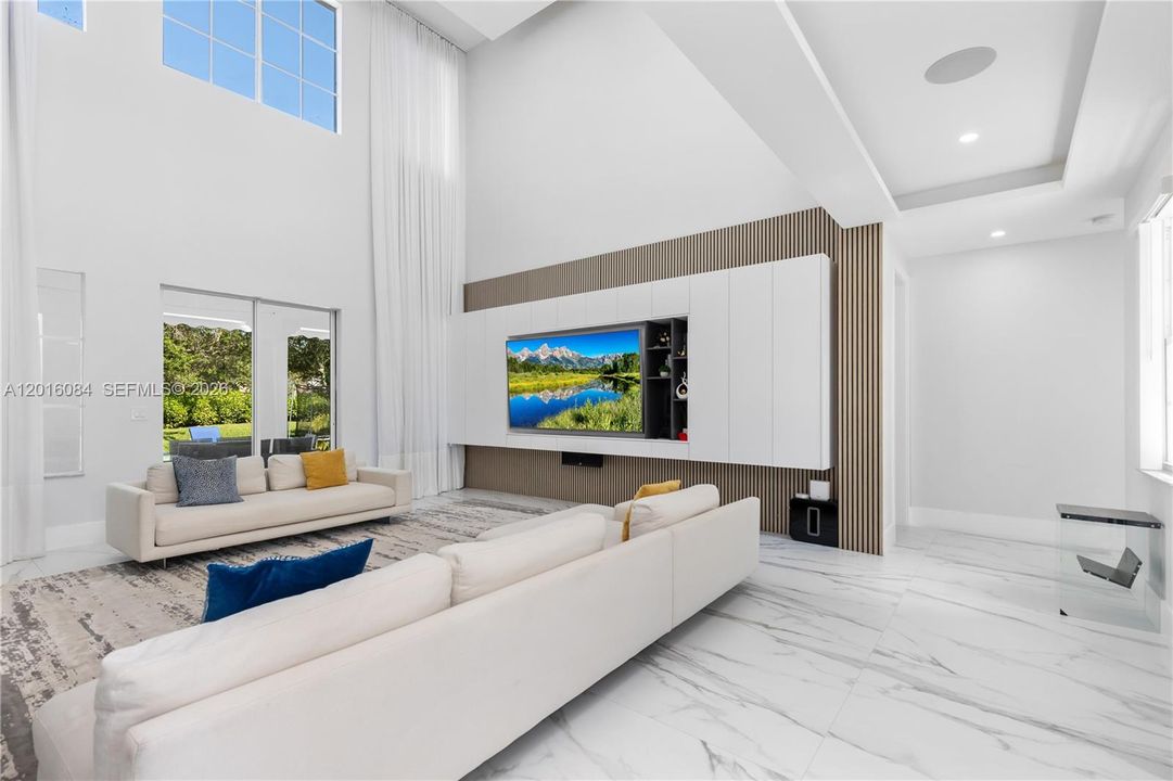 For Rent: $8,750 (5 beds, 4 baths, 3762 Square Feet)