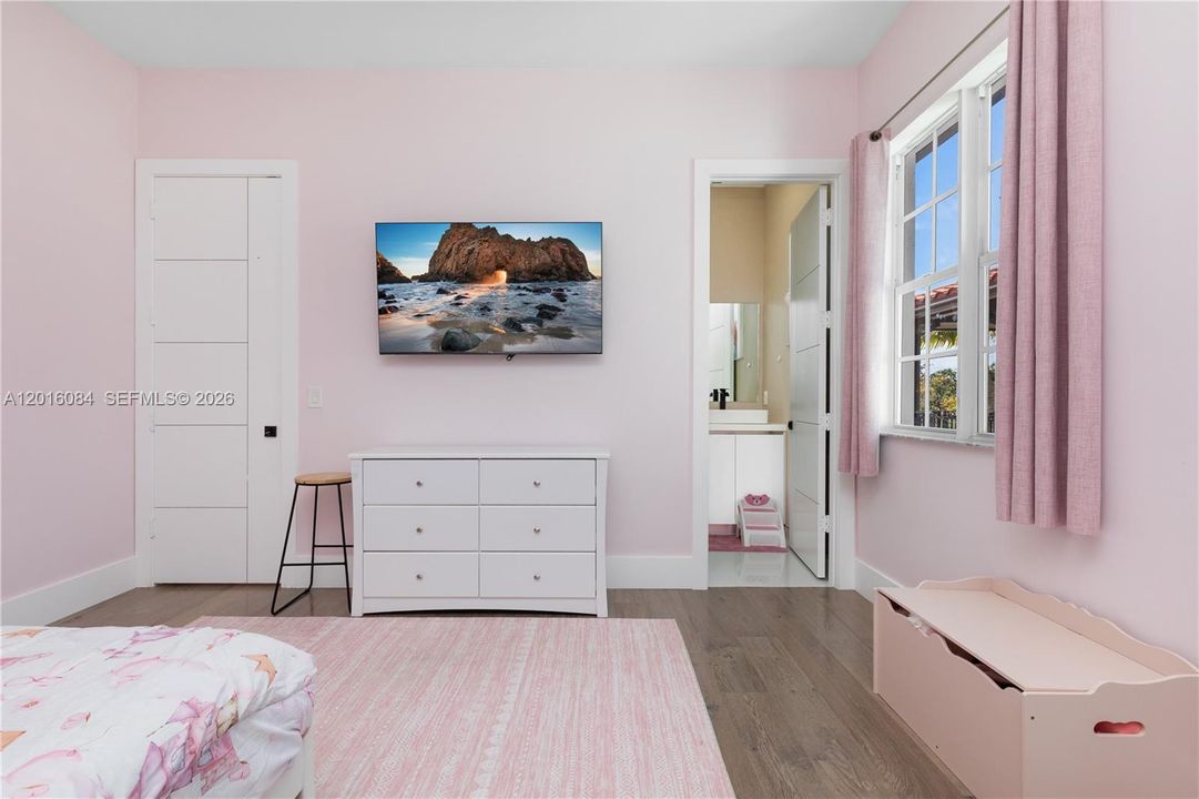 For Rent: $8,750 (5 beds, 4 baths, 3762 Square Feet)