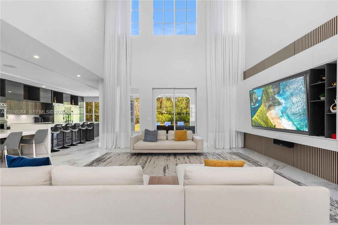 For Rent: $8,750 (5 beds, 4 baths, 3762 Square Feet)