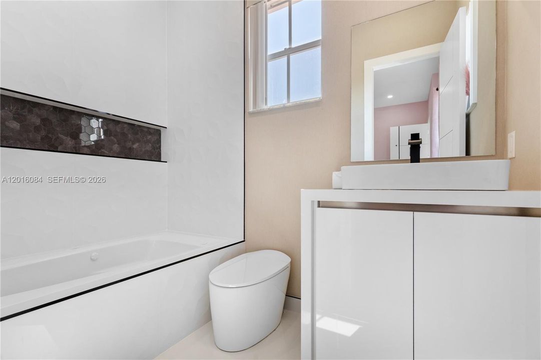 For Rent: $8,750 (5 beds, 4 baths, 3762 Square Feet)