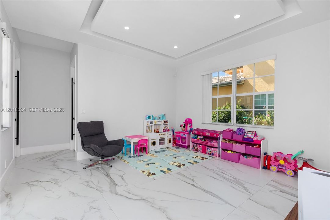 For Rent: $8,750 (5 beds, 4 baths, 3762 Square Feet)