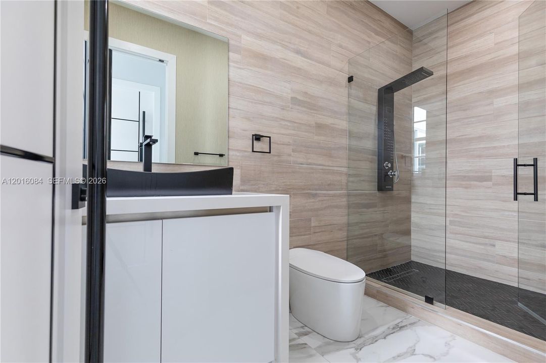 For Rent: $8,750 (5 beds, 4 baths, 3762 Square Feet)
