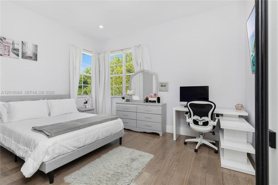 For Rent: $8,750 (5 beds, 4 baths, 3762 Square Feet)