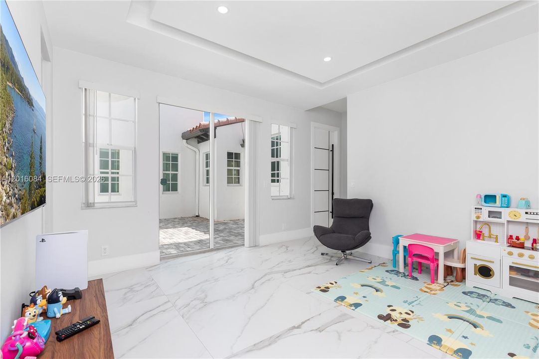 For Rent: $8,750 (5 beds, 4 baths, 3762 Square Feet)