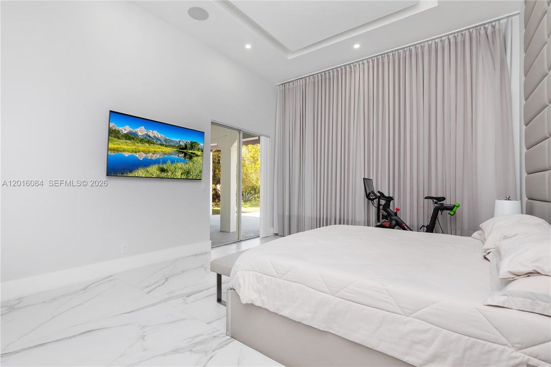 For Rent: $8,750 (5 beds, 4 baths, 3762 Square Feet)