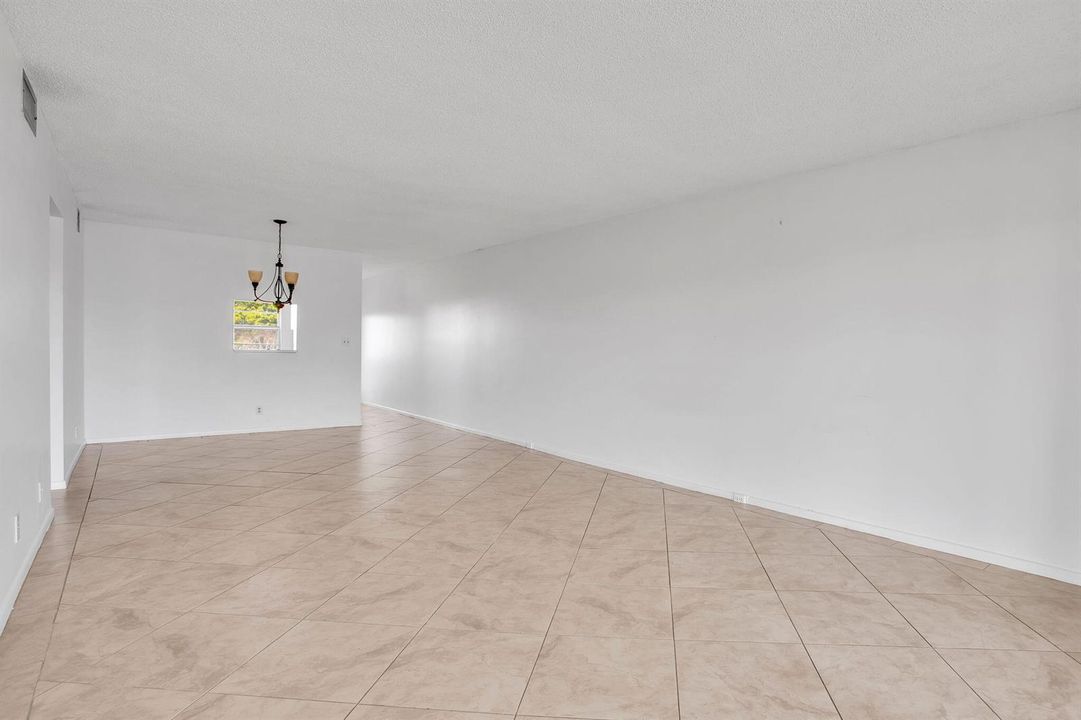 LIVING/DINING