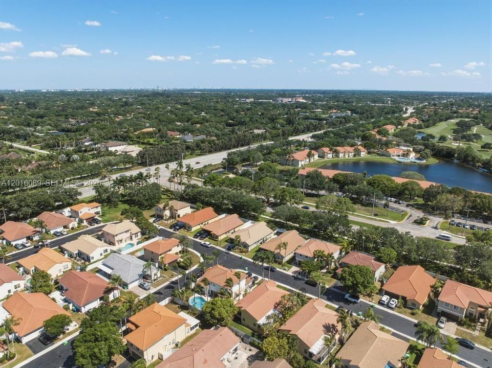 Active With Contract: $595,022 (3 beds, 2 baths, 1727 Square Feet)