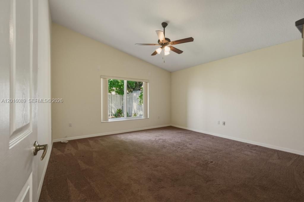 Active With Contract: $595,022 (3 beds, 2 baths, 1727 Square Feet)