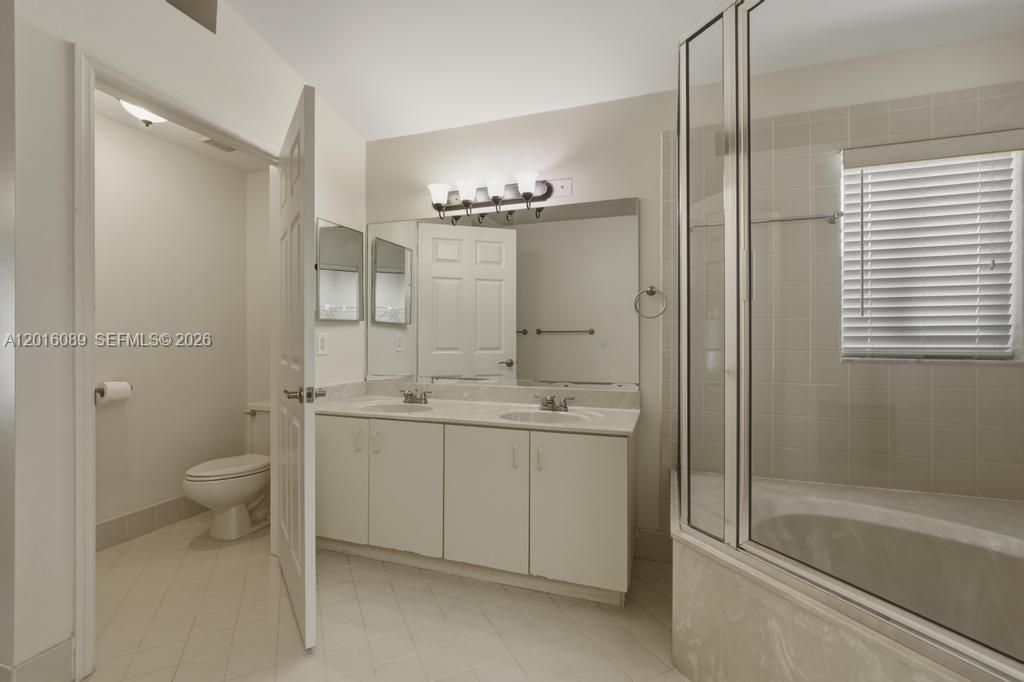 Roman Tub and Dual Sinks