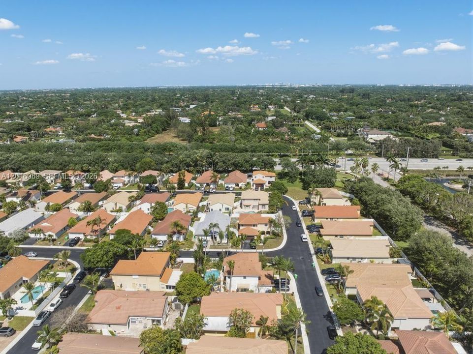 Active With Contract: $595,022 (3 beds, 2 baths, 1727 Square Feet)